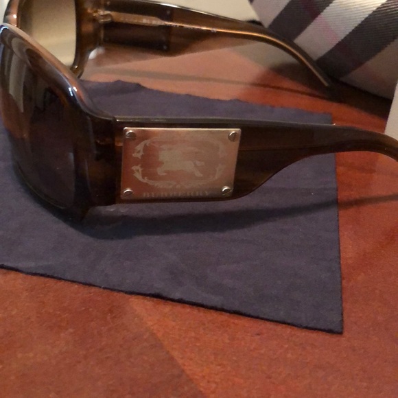 BURBERRY SUNGLASSES - Picture 2 of 10